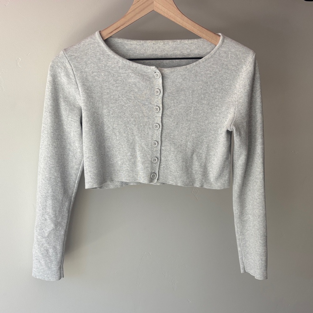 Brandy Melville Light Gray Button-Up Crop Top